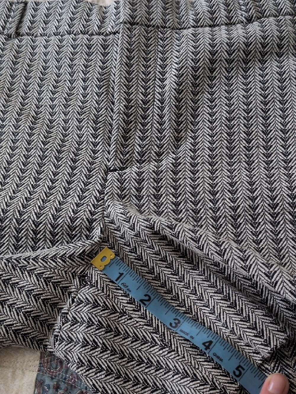 Banana Republic Black and White Chevron Shorts - Picture 10 of 11